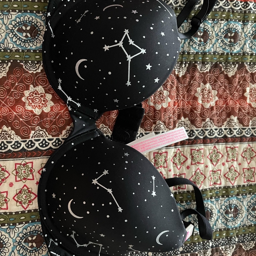 Pink t-shirt bra. New with tags.
